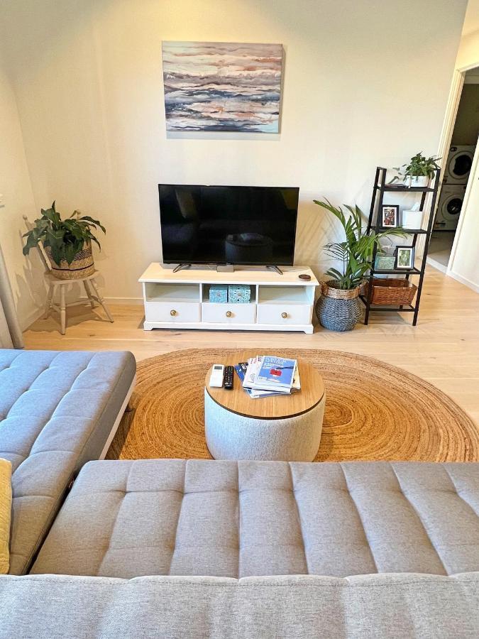 Industrial Yet Modern, 1Bd 1Bth Apt - Woden Phillip ภายนอก รูปภาพ