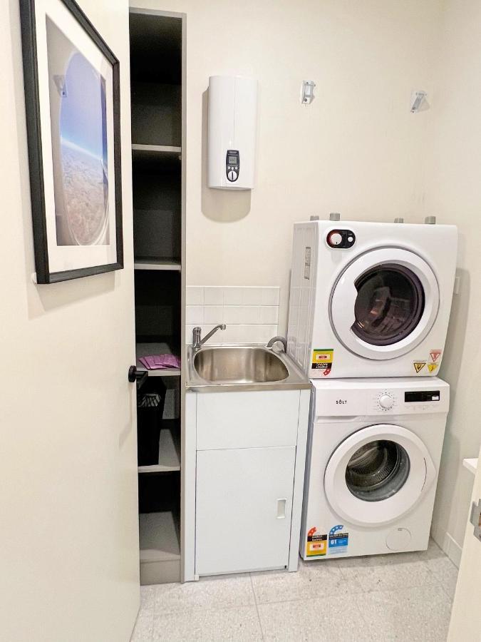 Industrial Yet Modern, 1Bd 1Bth Apt - Woden Phillip ภายนอก รูปภาพ