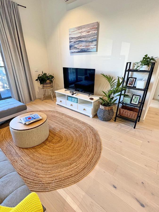Industrial Yet Modern, 1Bd 1Bth Apt - Woden Phillip ภายนอก รูปภาพ